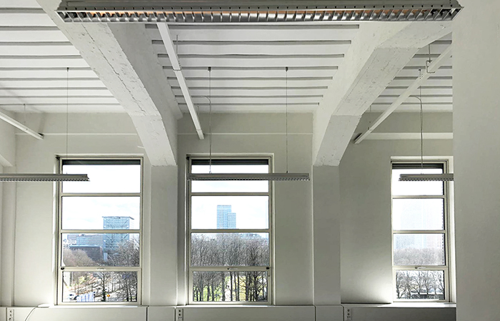 Project Spaces Rode Olifant witte plafondpanelen